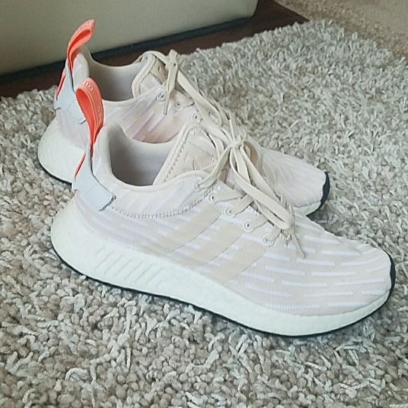 nmd r2 size 7